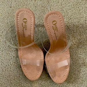 Olivia Ferguson clear heels